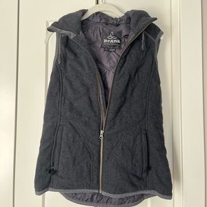 Prana Women’s Gray Quilted Wool Blend Lined Hooded Vest. Size Small.